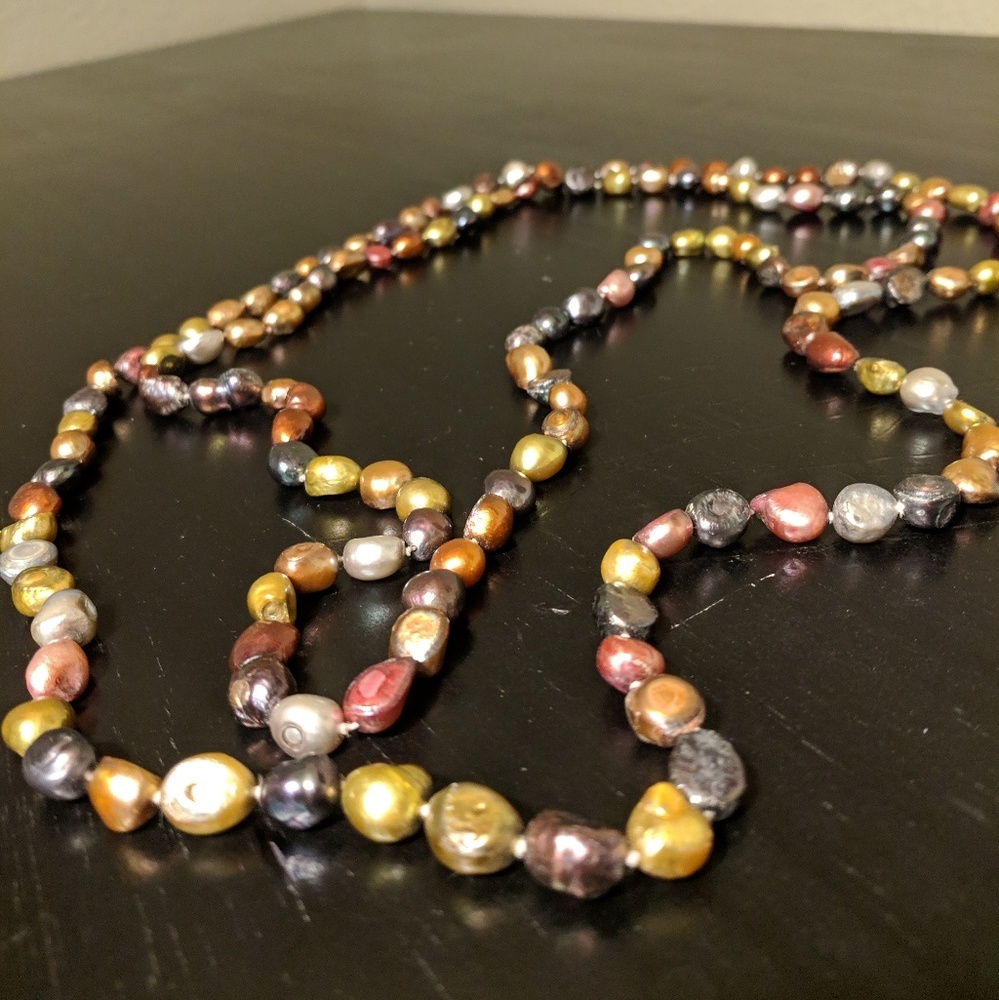 Costume Jewelry: Multi-Layer/Color Stone Necklace